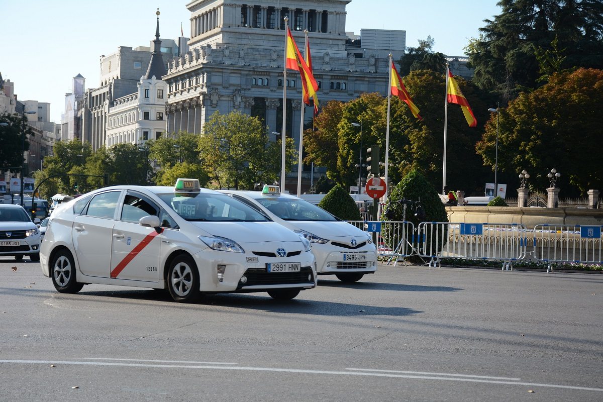 taxi from madrid city center to airport