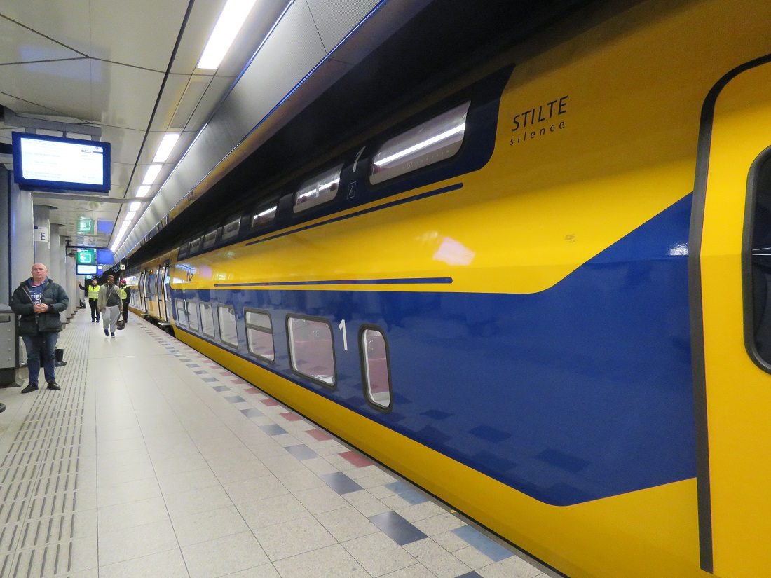 what is the train time between amsterdam city center and the airport what is the train time between amsterdam city center and the airport