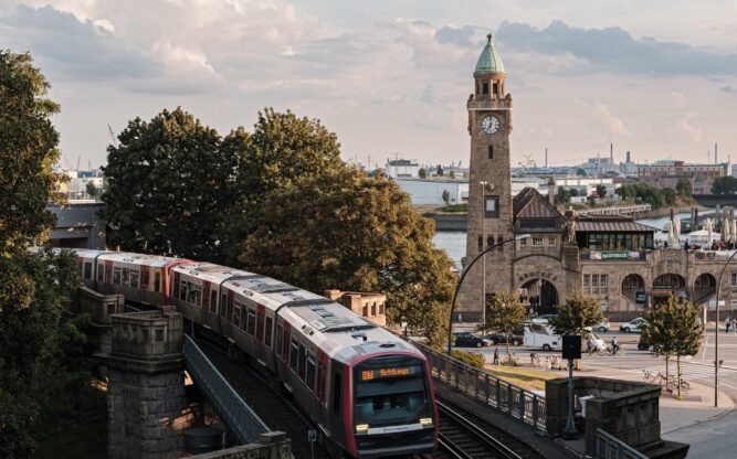 How to get from Hamburg Airport to Hamburg Hbf