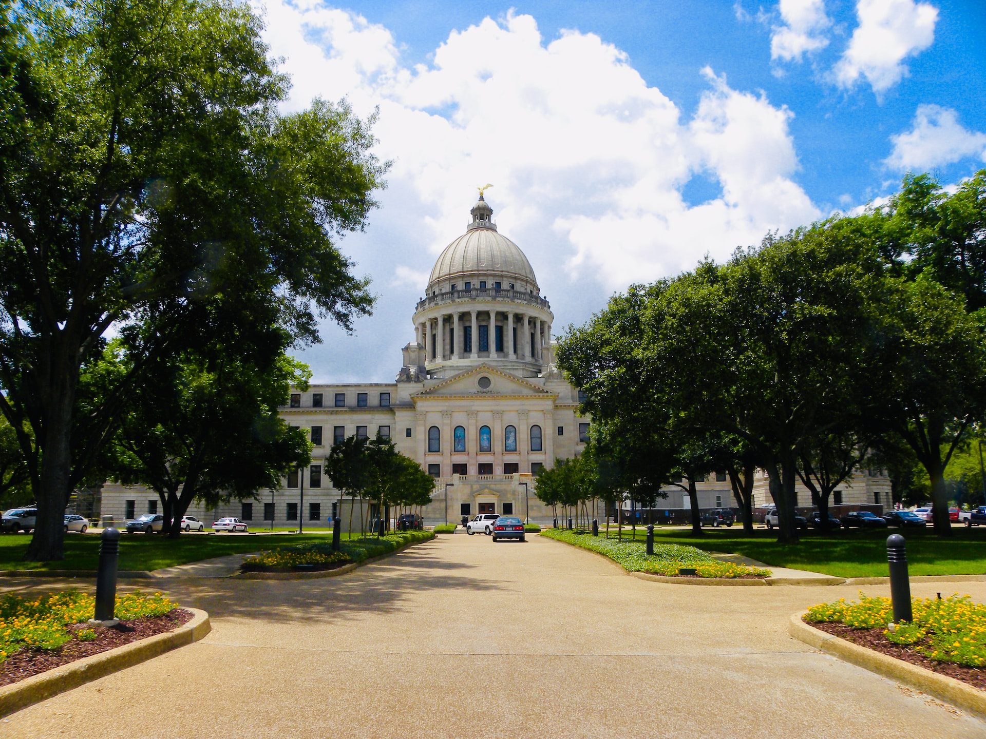 Getting from JAN Airport to Downtown Jackson, MS: All Transport Options